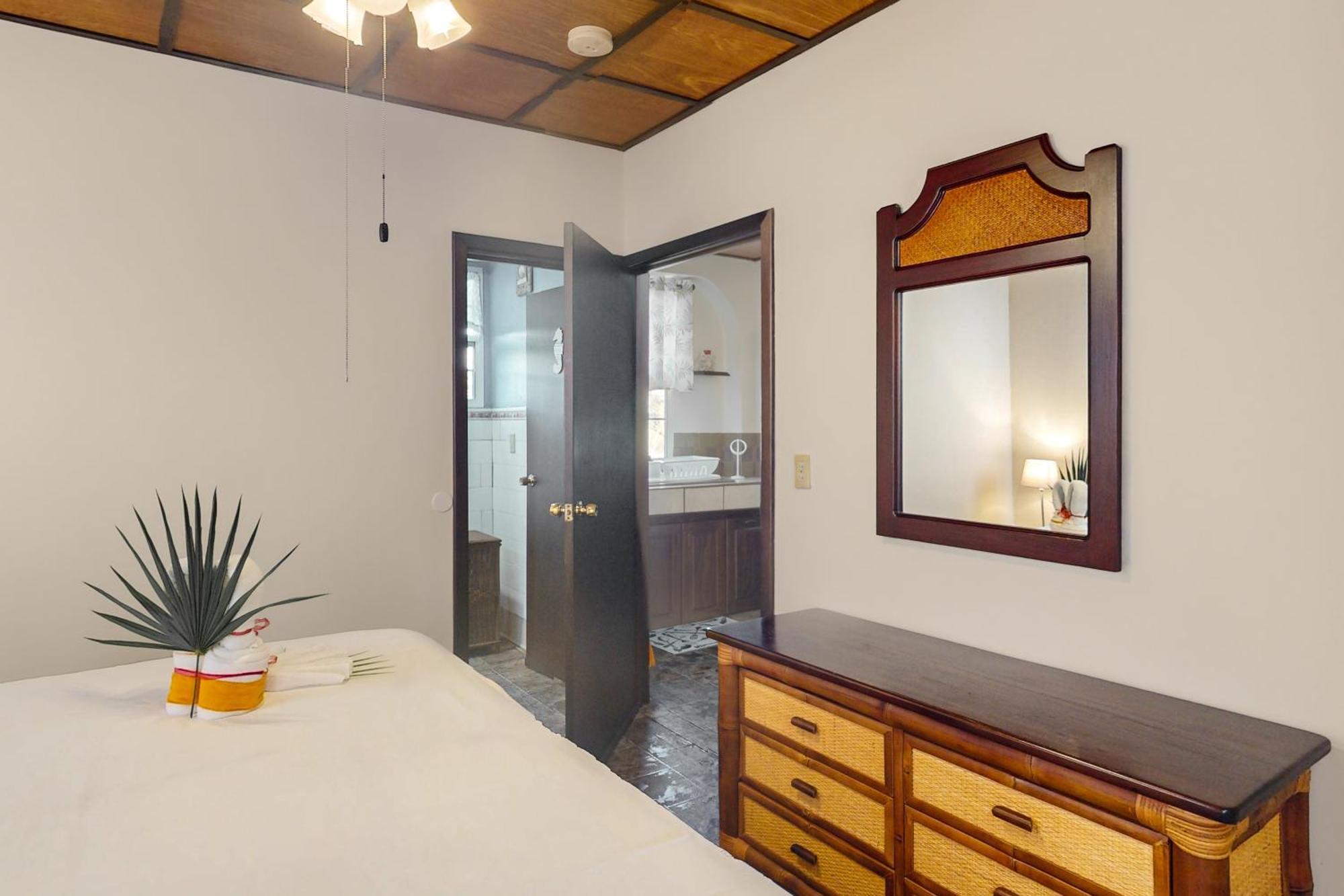 Hummingbird Home Suites San Pedro  Rum bild