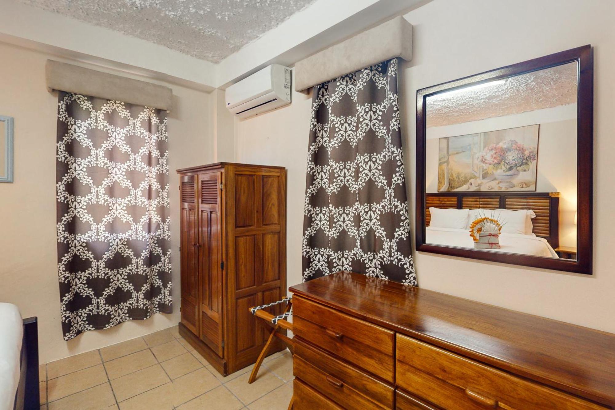 Hummingbird Home Suites San Pedro  Rum bild