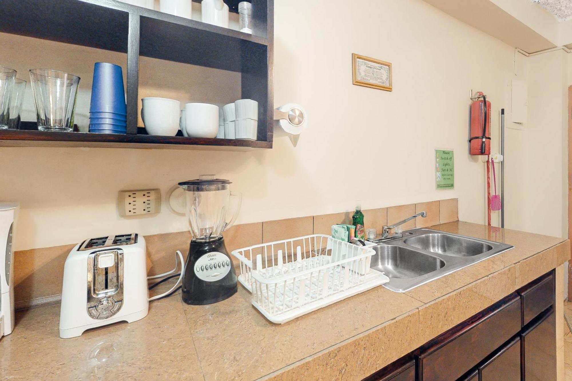 Hummingbird Home Suites San Pedro  Rum bild
