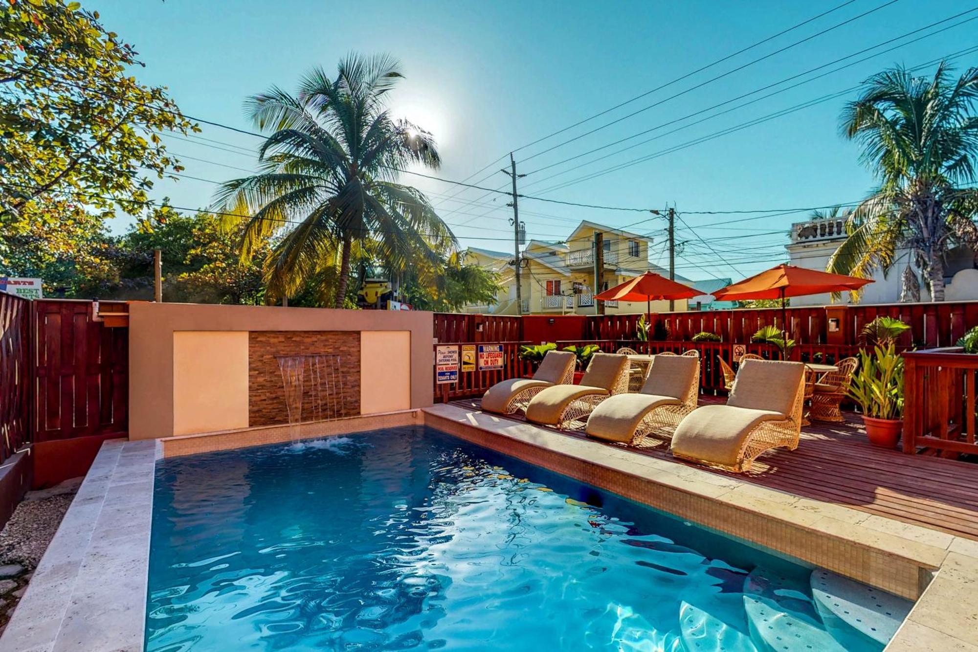 Hummingbird Home Suites San Pedro  Rum bild