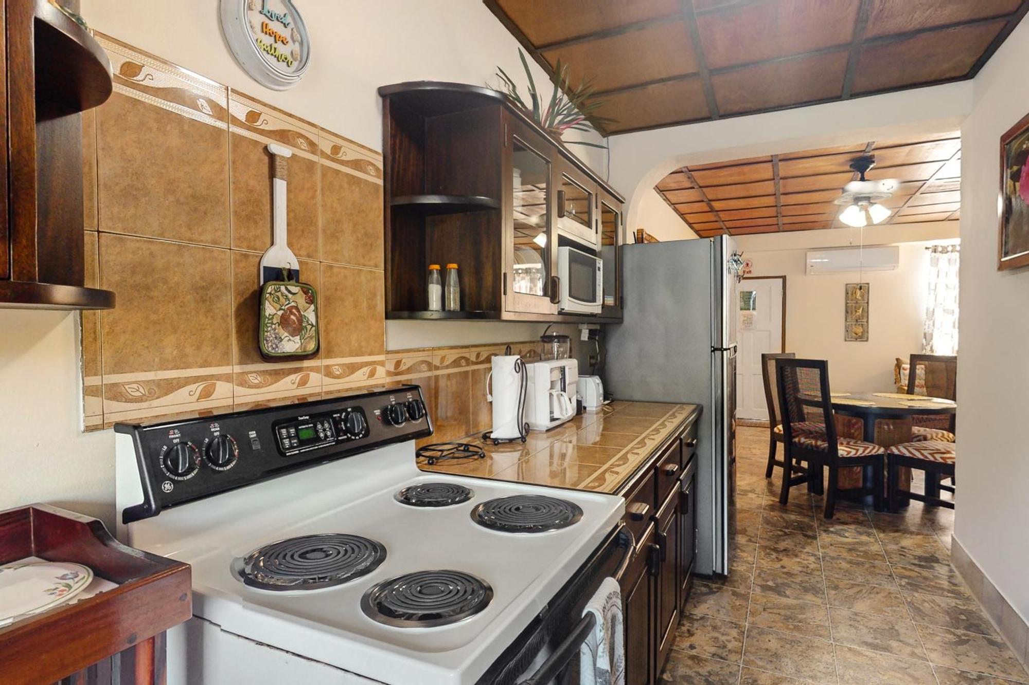 Hummingbird Home Suites San Pedro  Rum bild