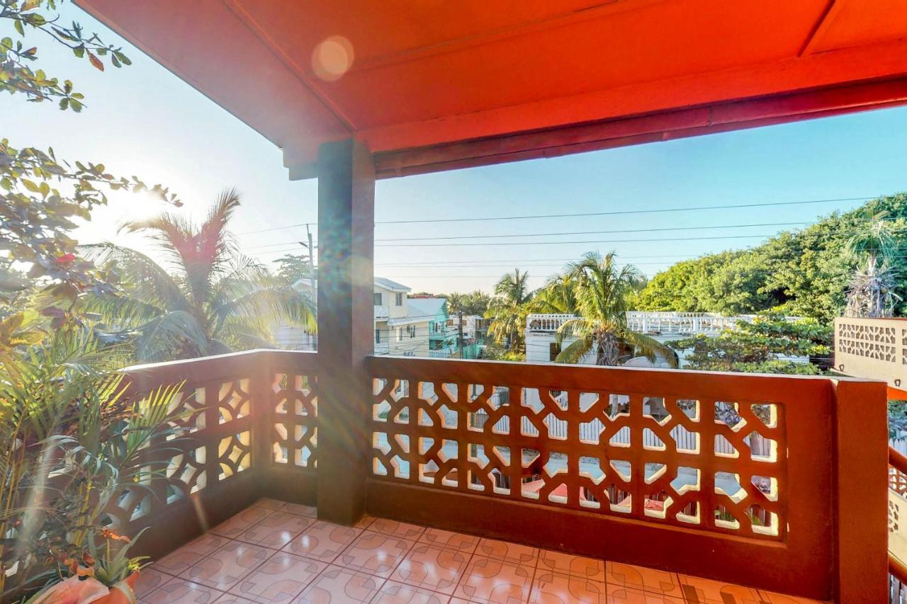 Hummingbird Home Suites San Pedro  Exteriör bild