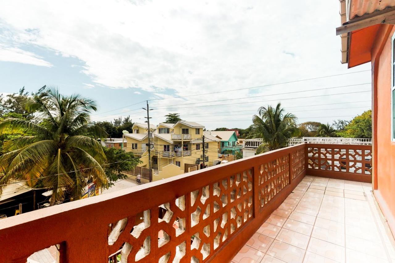 Hummingbird Home Suites San Pedro  Exteriör bild